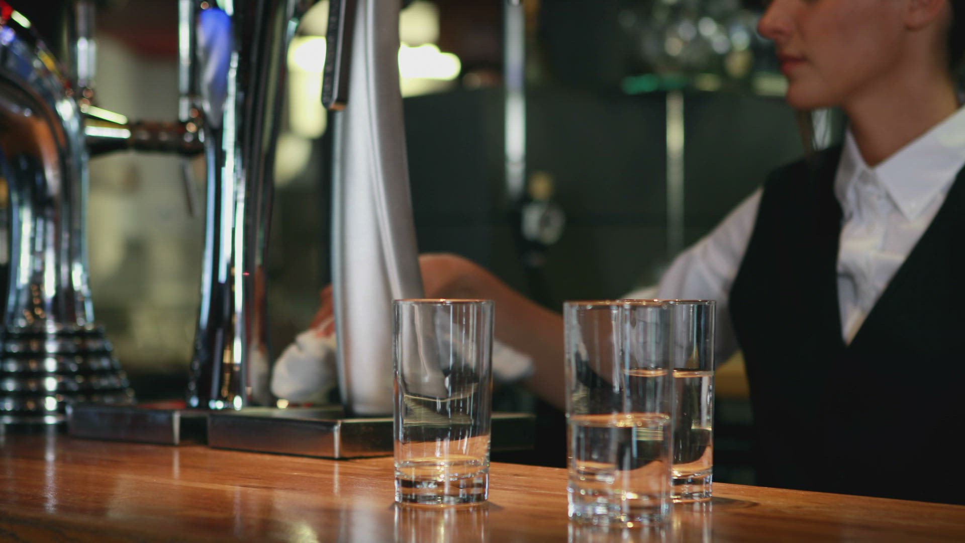 669488695 / Girl / Service Occupation / Barman