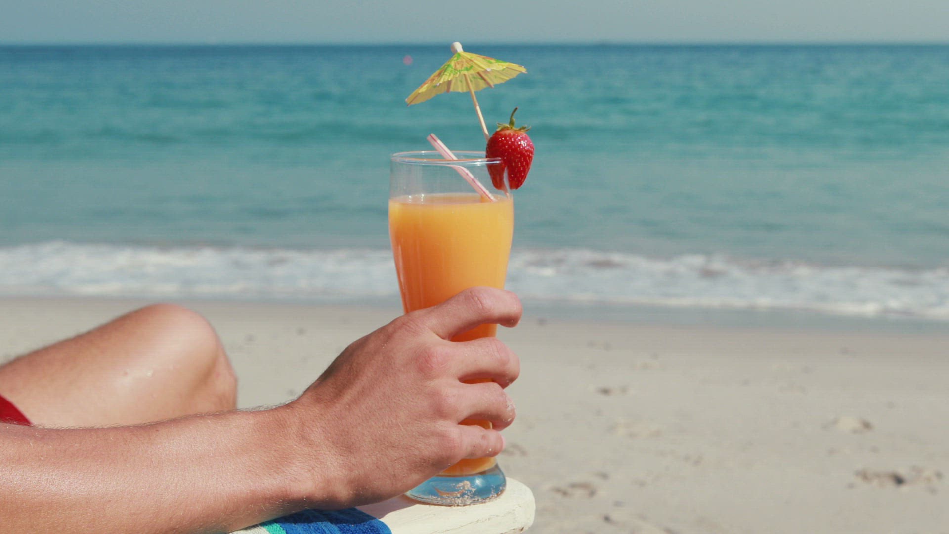 601582042 / People / Alcoholic Beverage / Cocktail