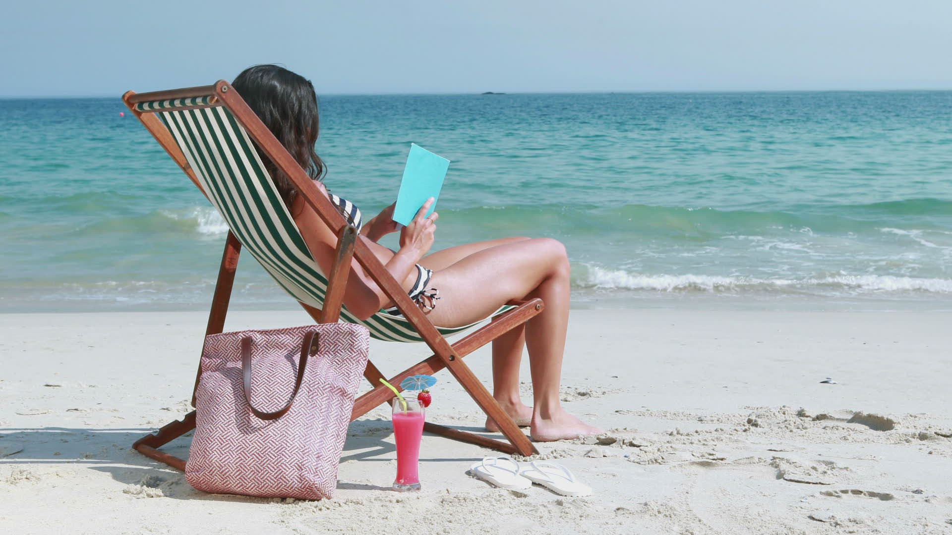 916578027 / People / Beach