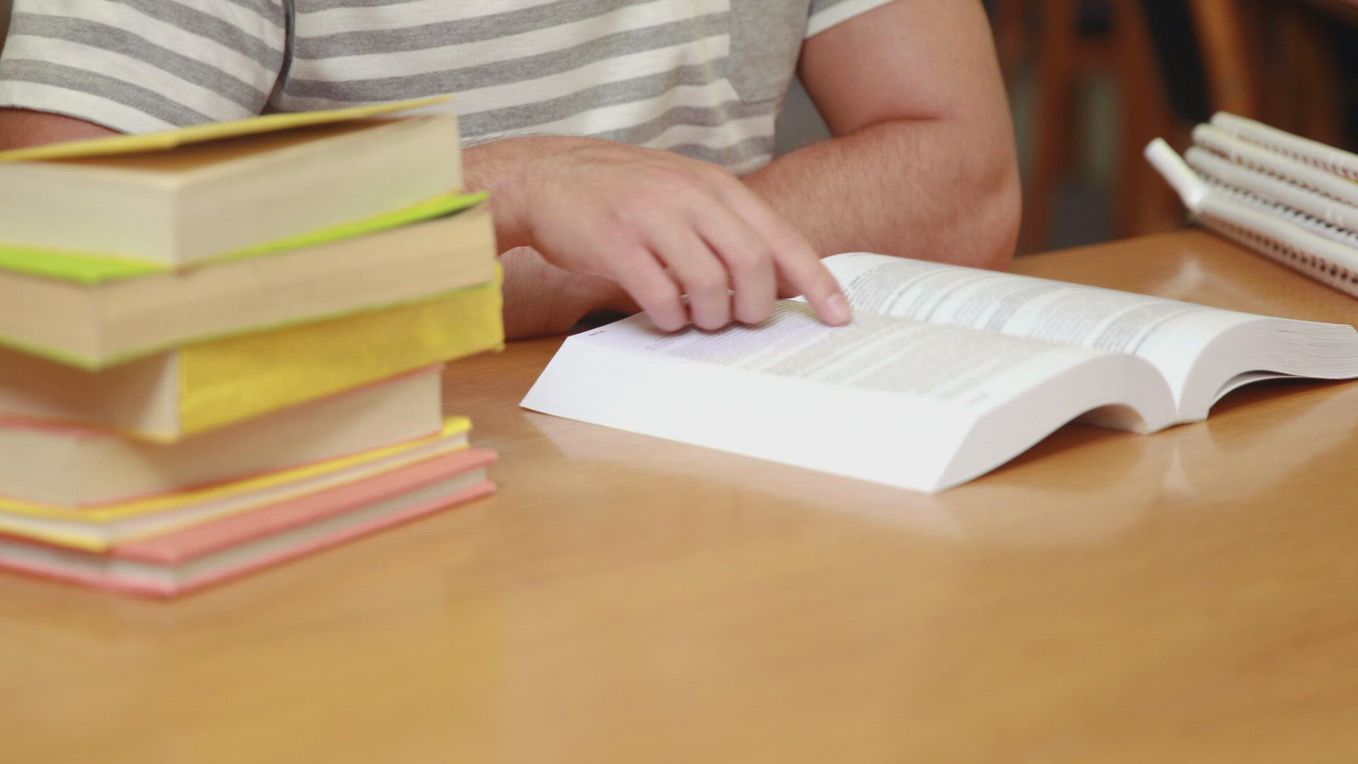 357503374 / Student / Thinking / Studying