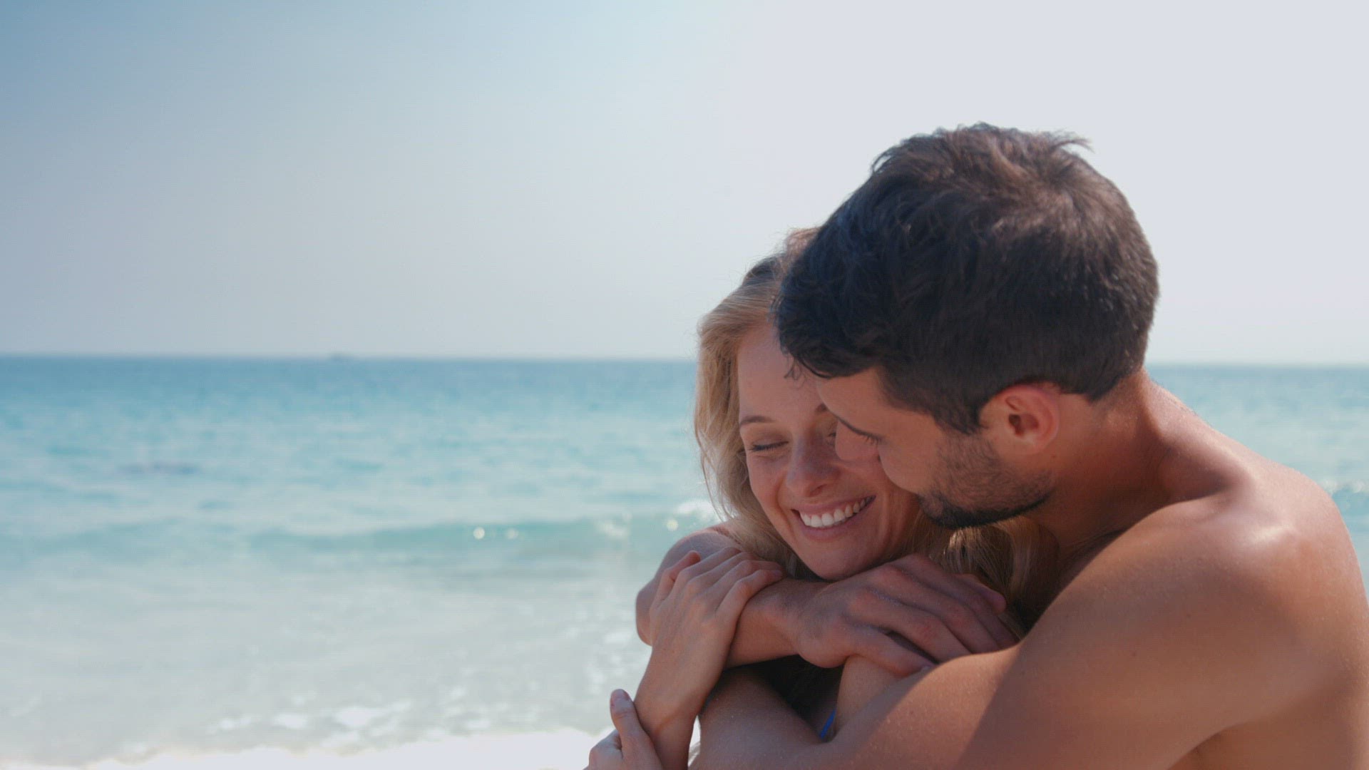 782932394 / People / Smiling / Coast