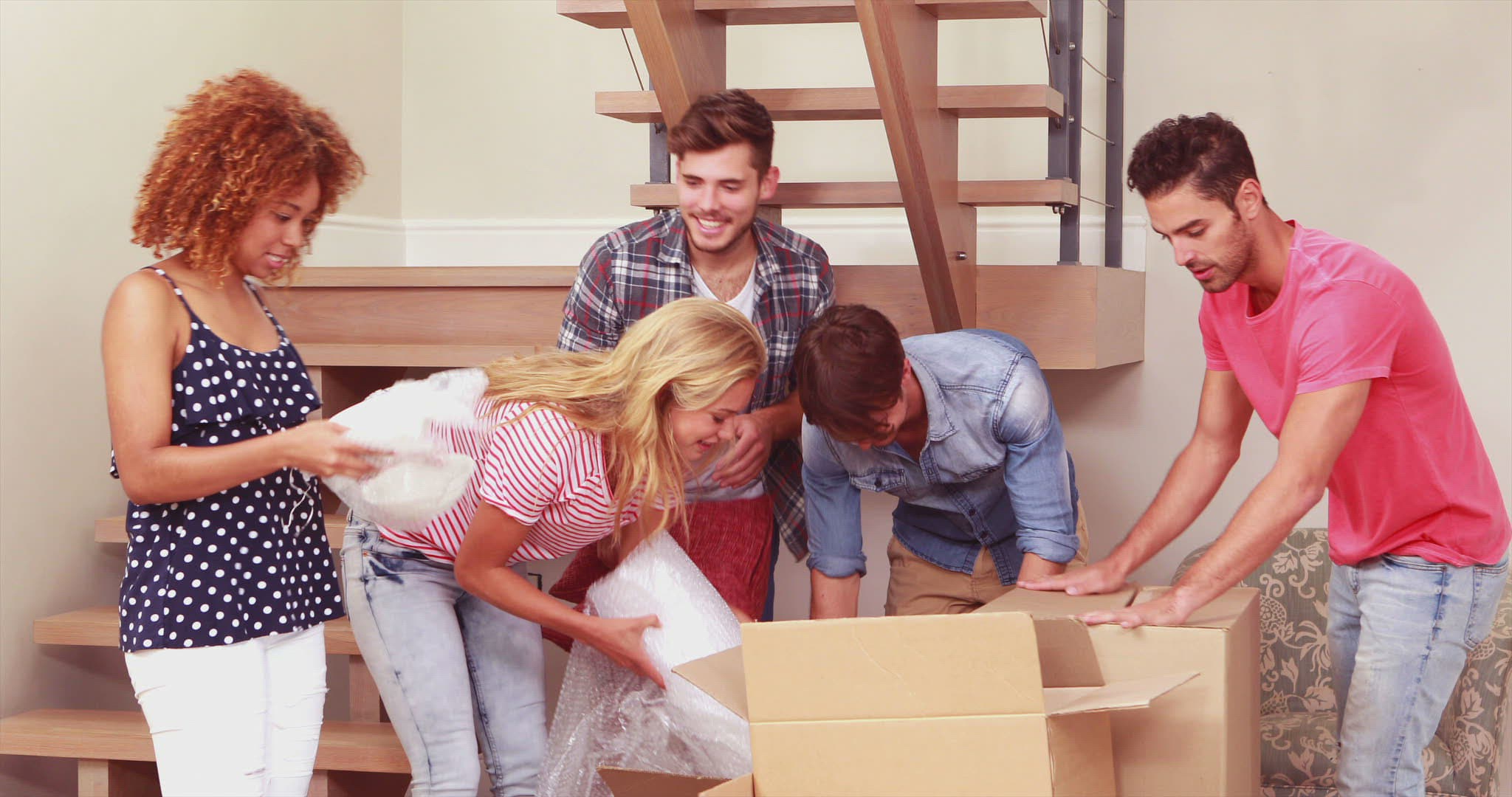 166142465 / Boyfriend / Helping / Unpacking