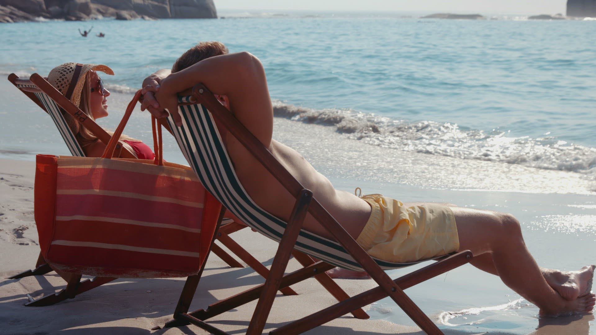 230527979 / People / Beach / Coast