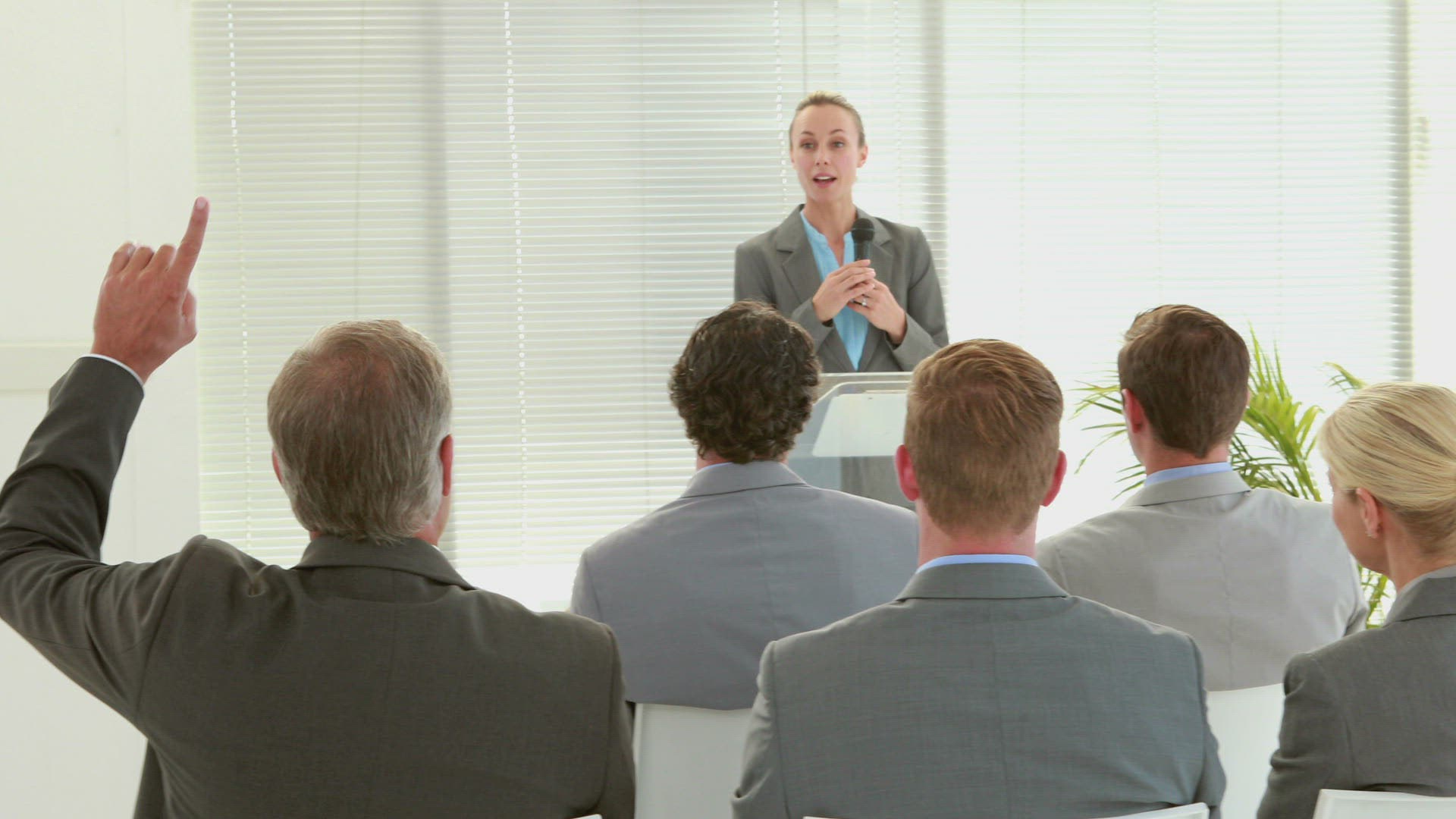 475940209 / Speech / Businesswoman / Executive