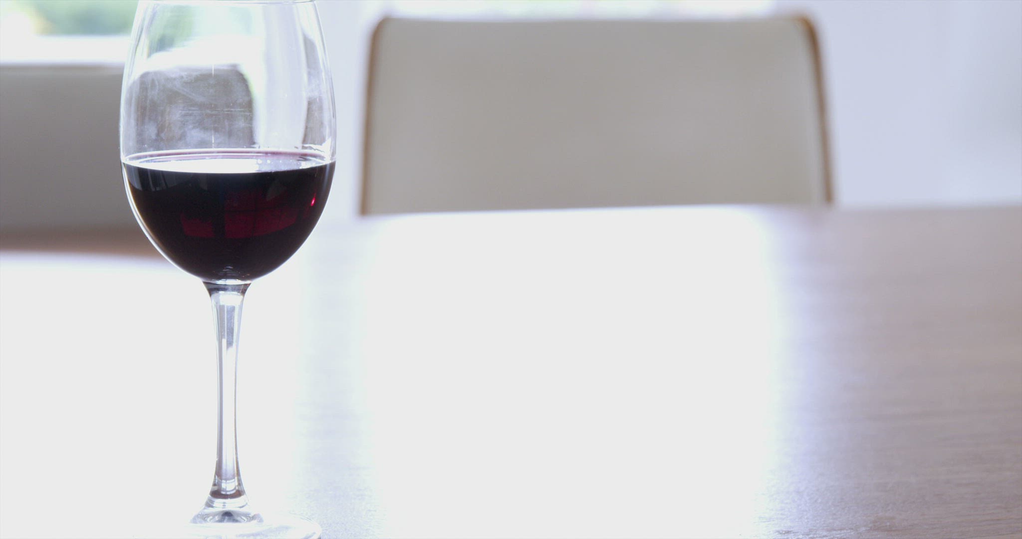 392221972 / Wine / Alcoholic Beverage / Red Wine