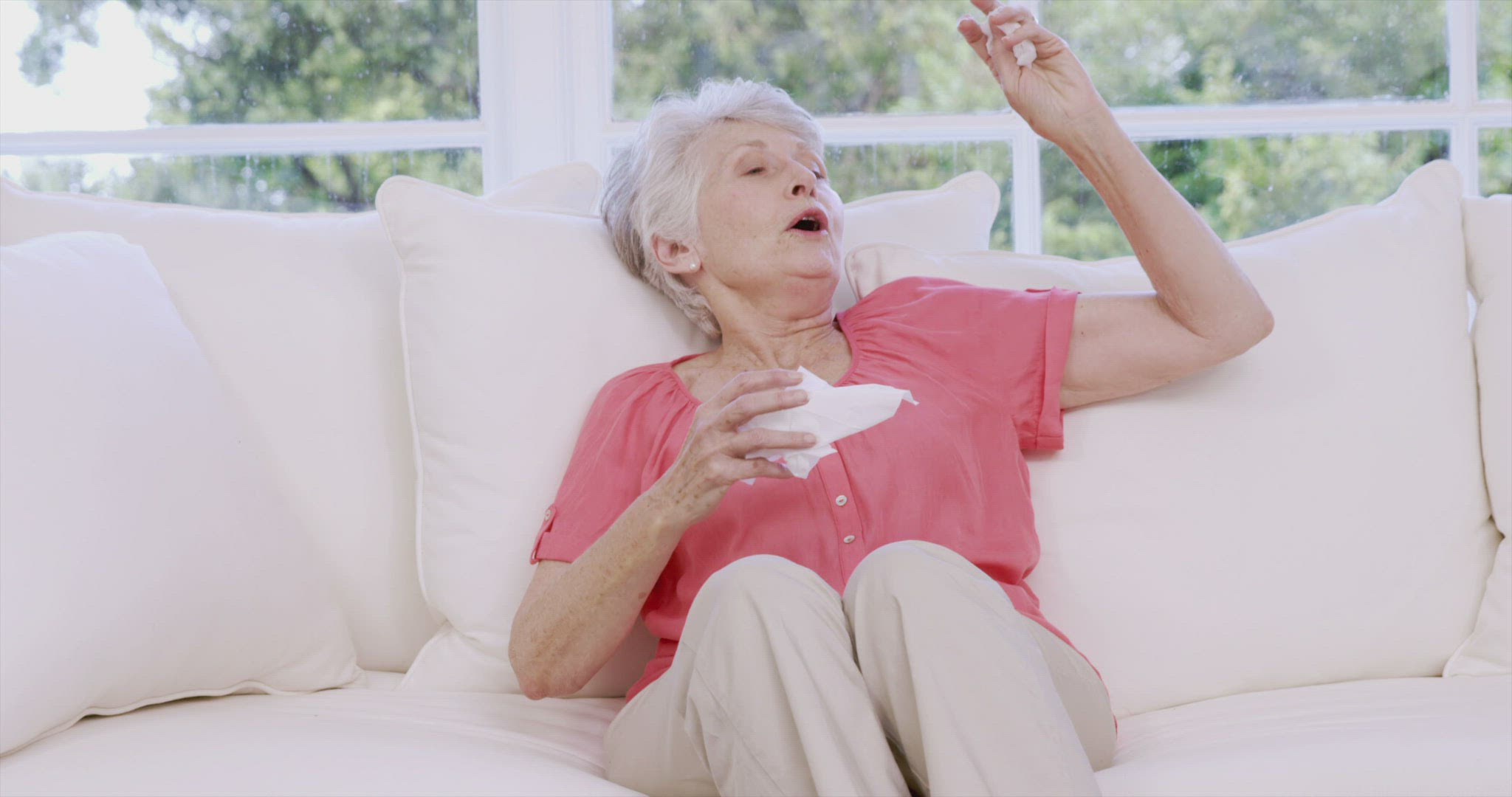 590413553 / Seniors / Crying / Moving