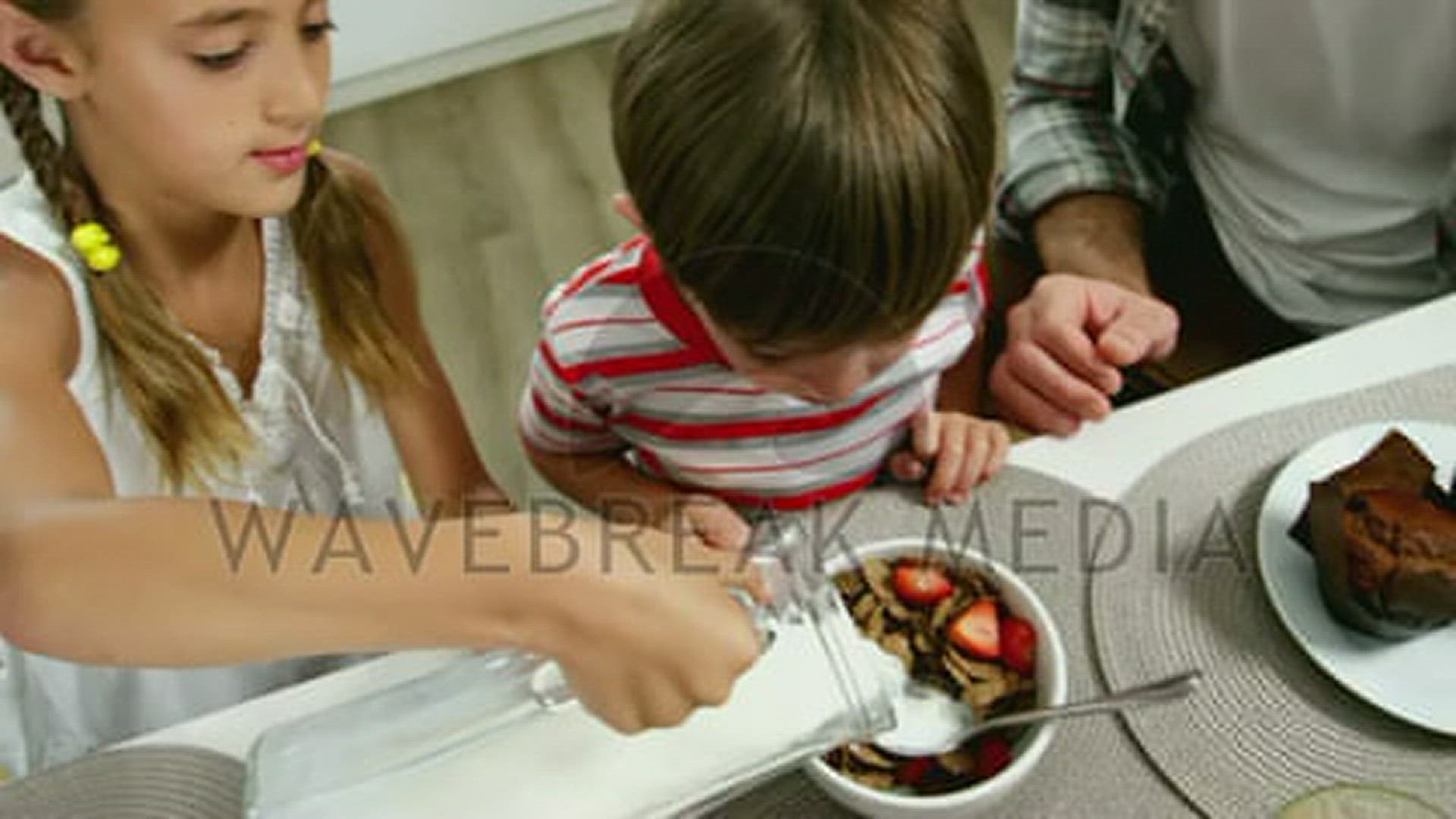 943339805 / Savouring / Sitting / Cake