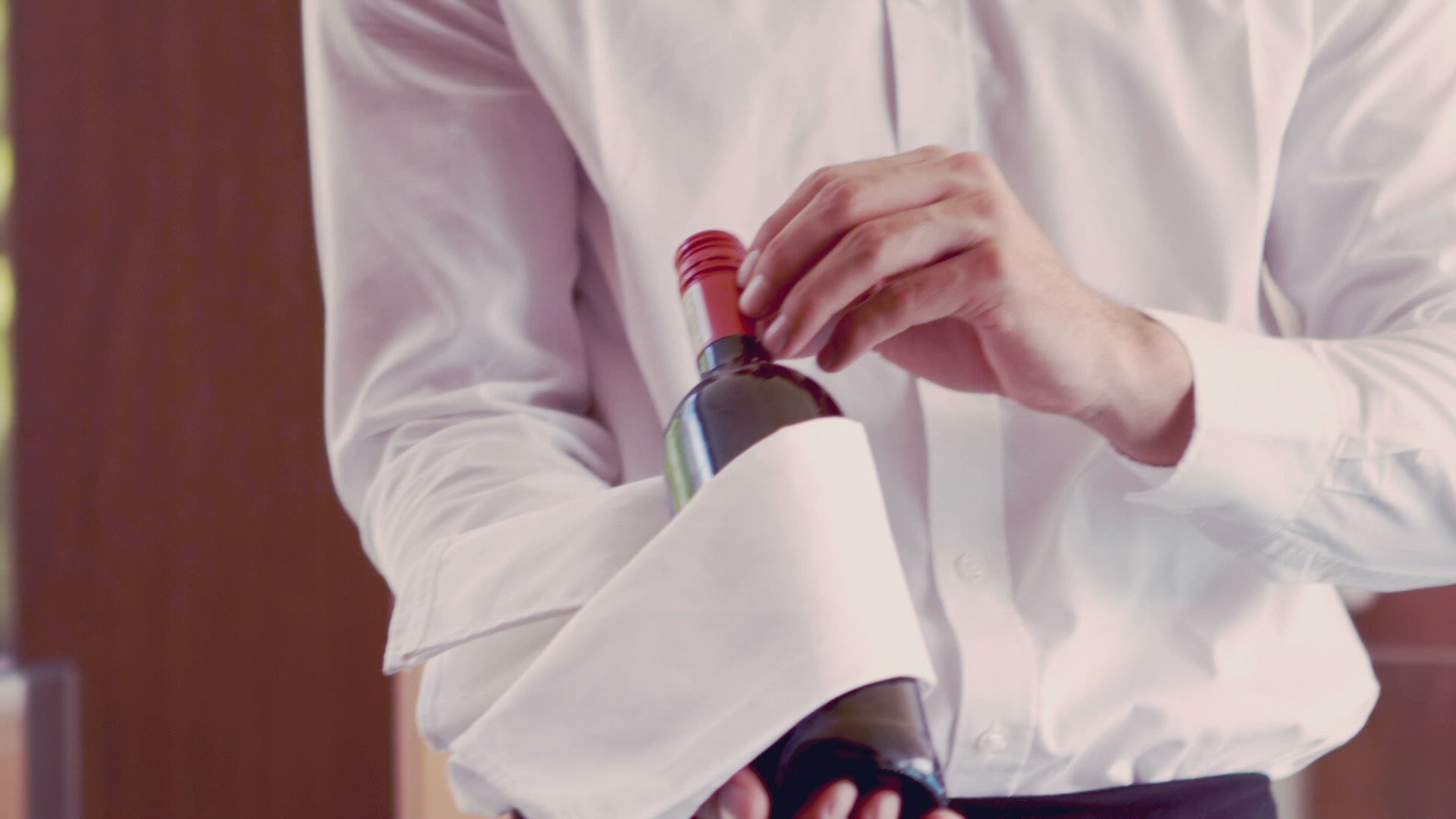755116987 / Dark-haired / Service / Waiter