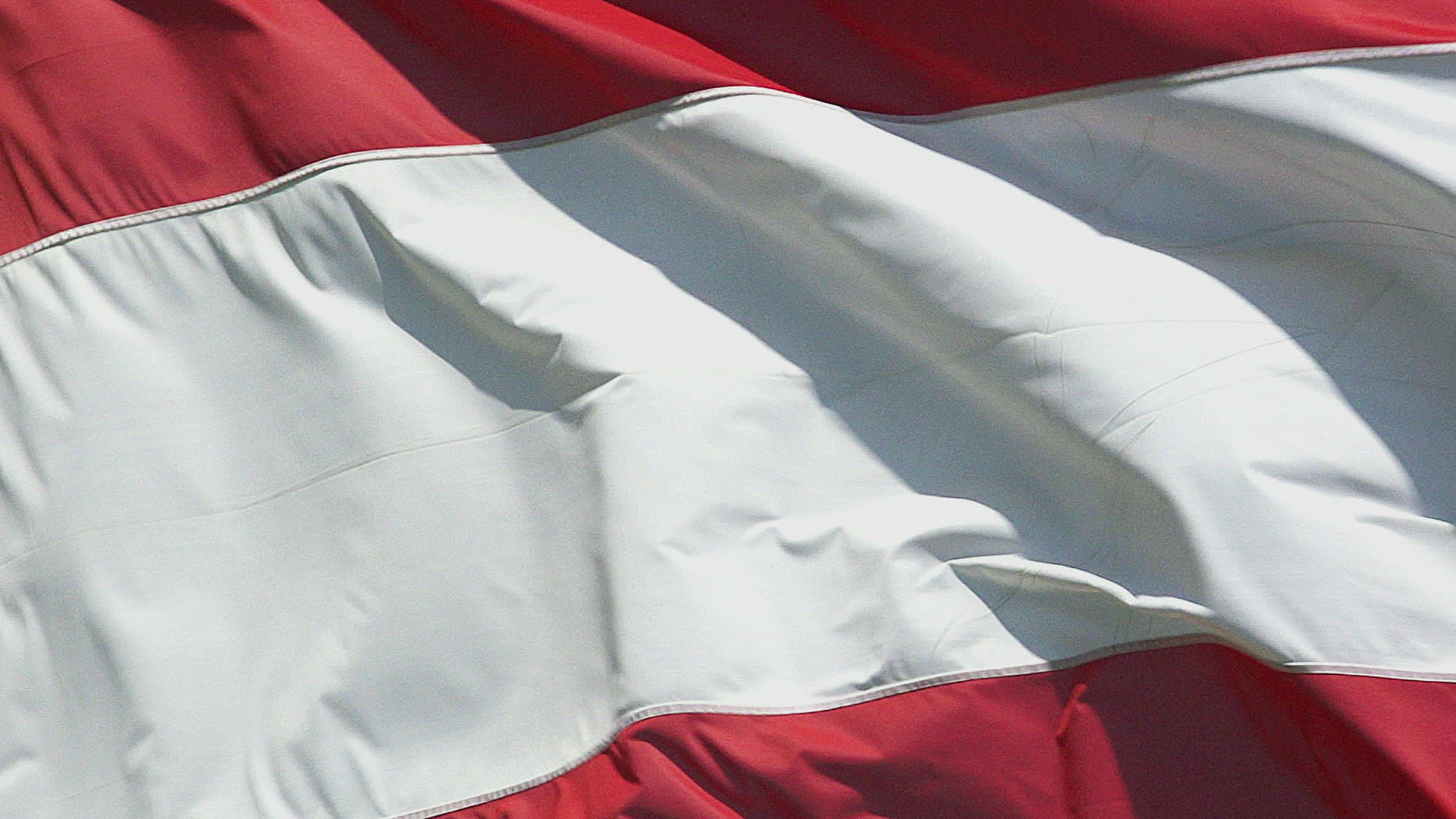 138349551 / National Flag / Waving