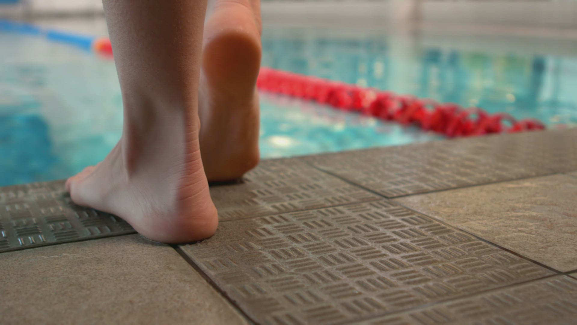 353356995 / People / Swimming / Moving