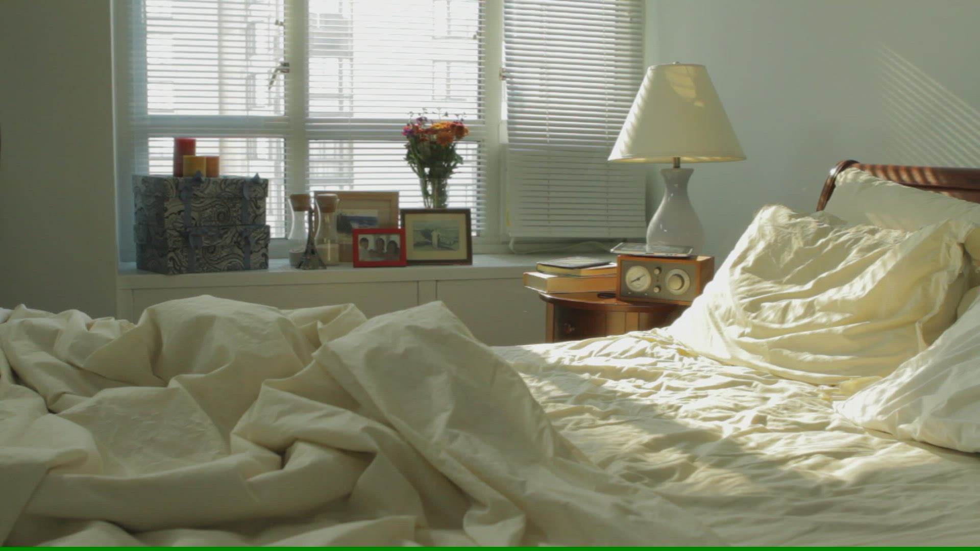 927800882 / People / Couple / Bed / Morning