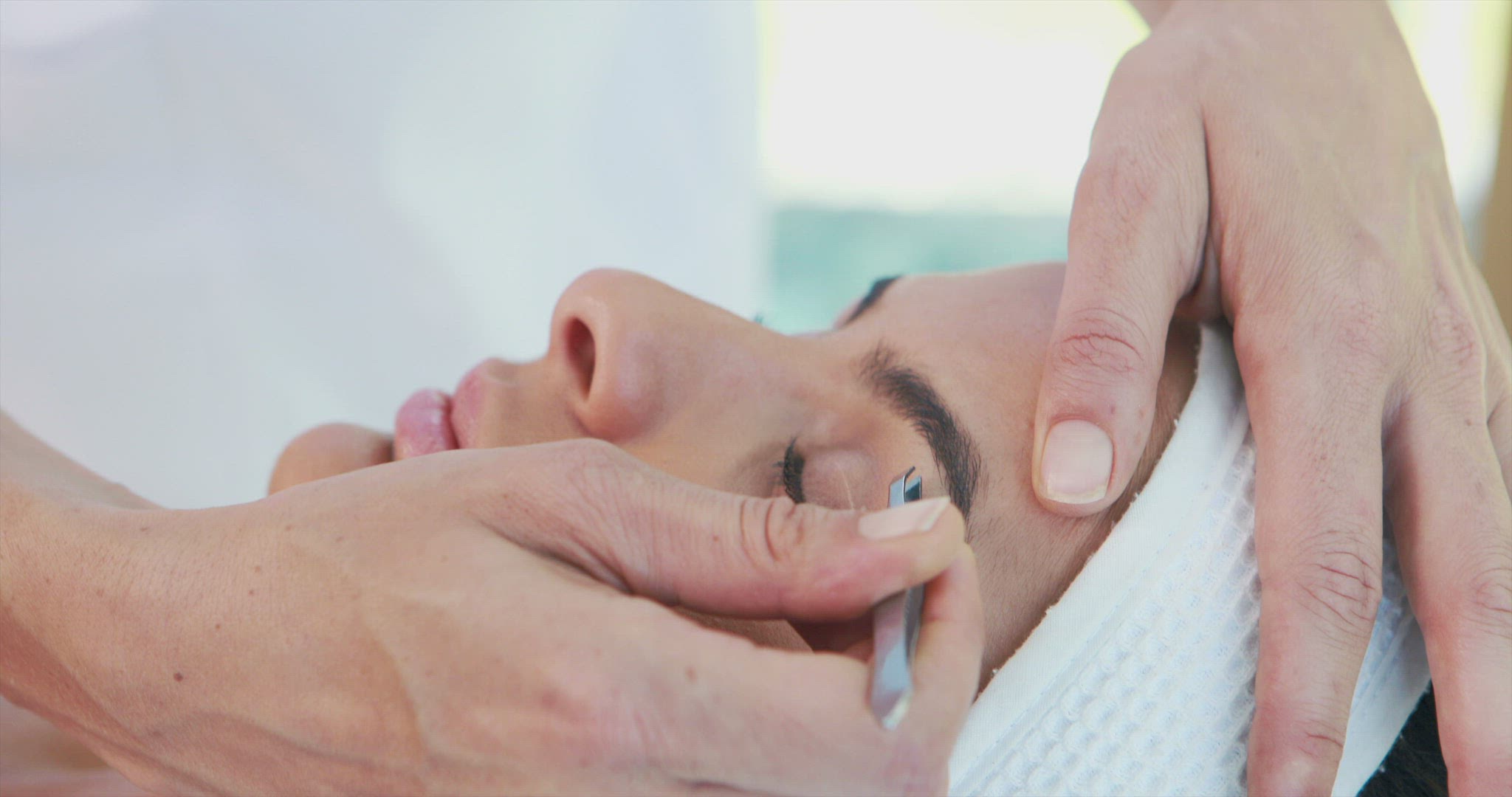 401749486 / People / Beautician / Massager