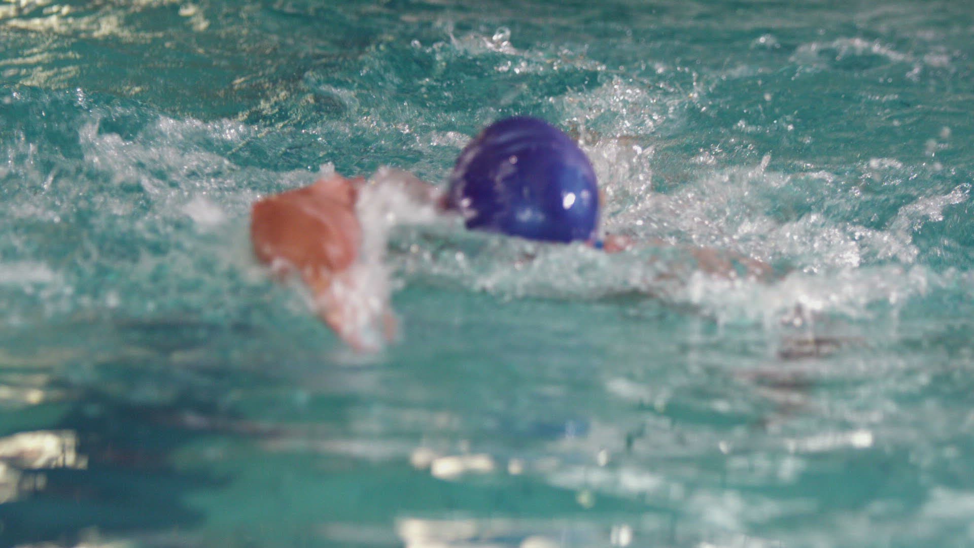 385210148 / People / Swimming / Moving