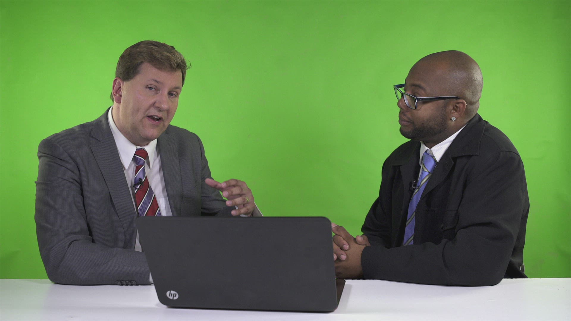 993119754 / Sports Journalist / Conversing / Chroma Key