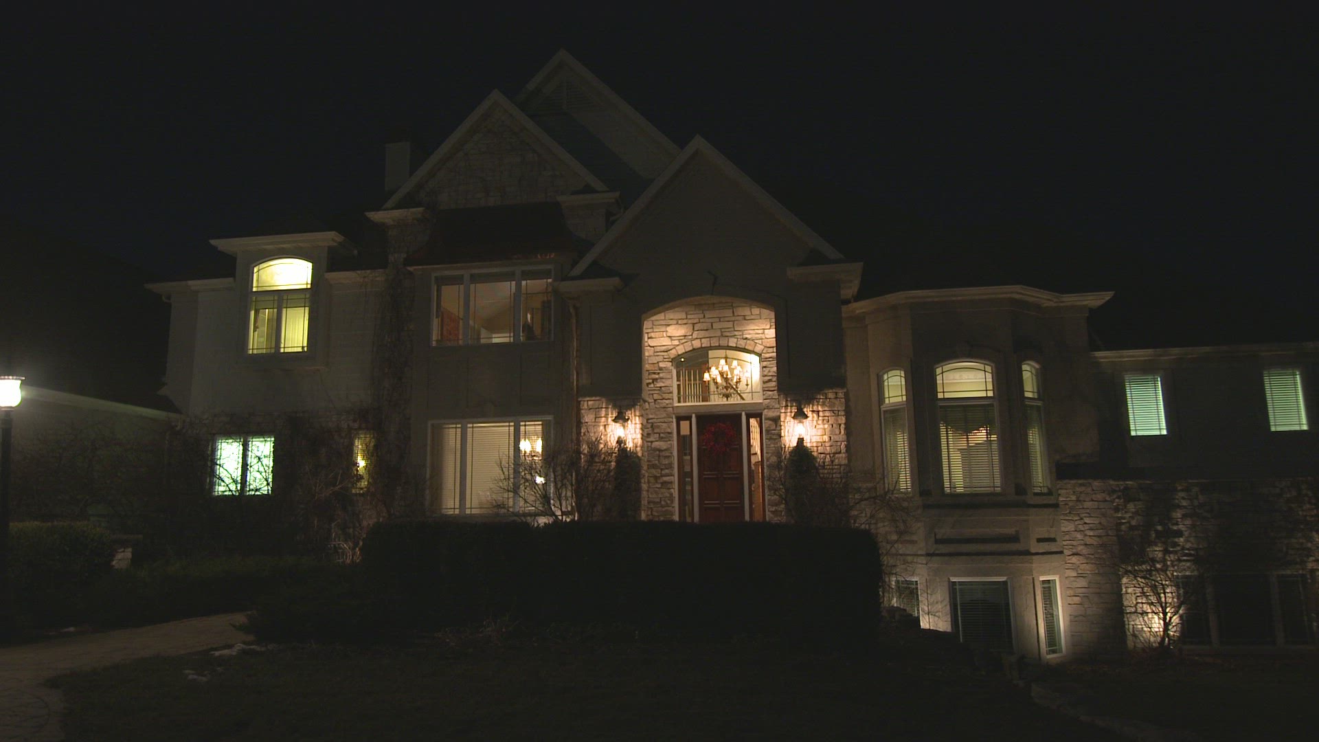 617418316 / One Family House / Illuminated / USA