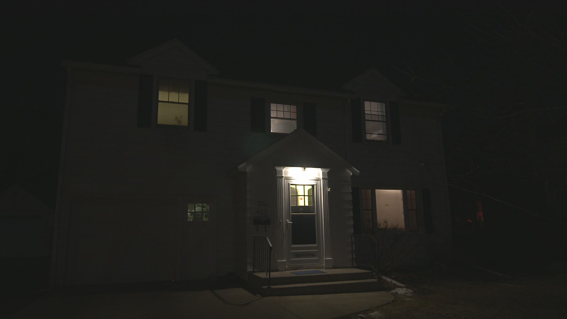 424037011 / One Family House / Illuminated / USA