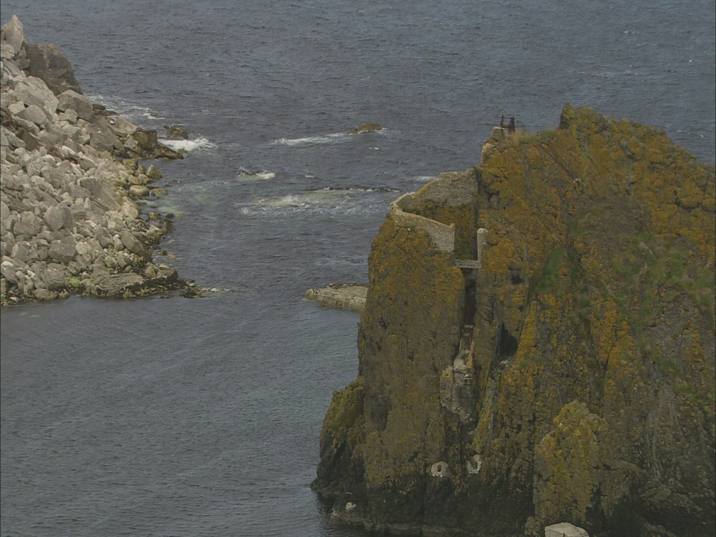 171532223 / Rocky Coast / Ireland