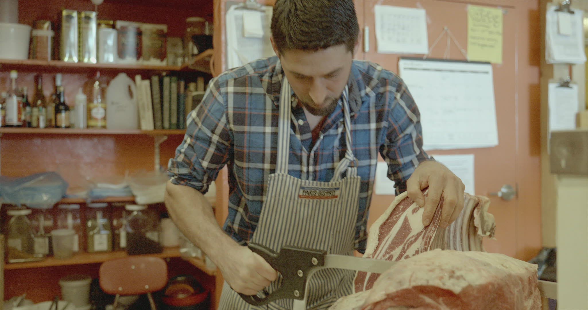 588466901 / Butcher / Half a Pig / Sawing