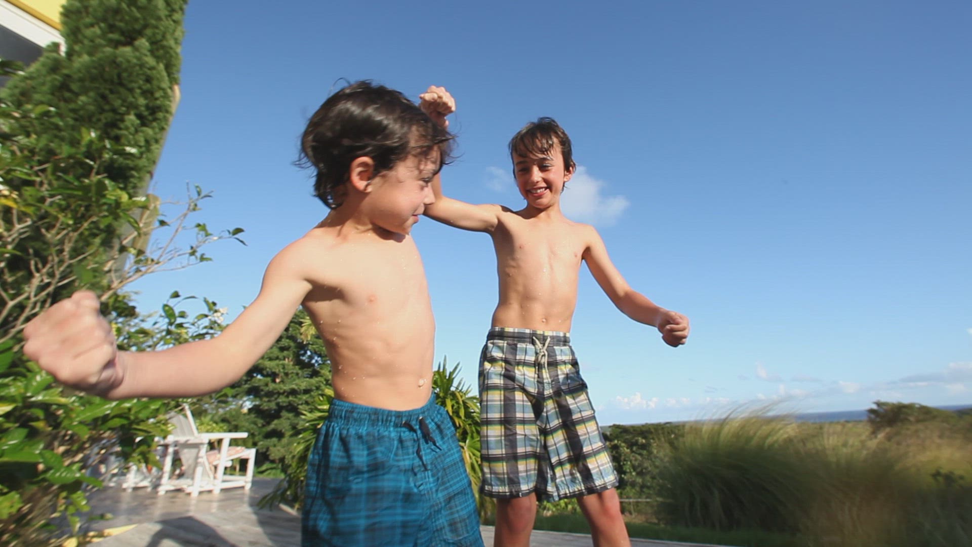 985575970 / Child / Flexing Muscles / Leisure Time
