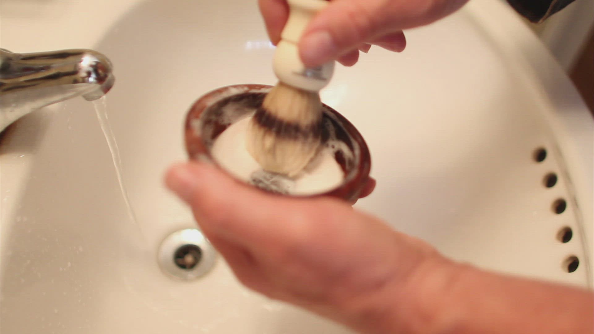 222669896 / Man / Seniors / Shaving / Bathroom