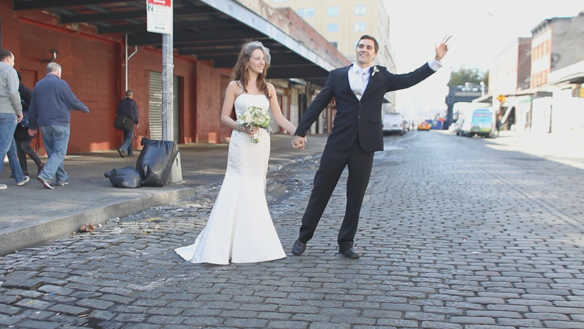 672100786 / Bridal Couple / Yellow Cab / New York City