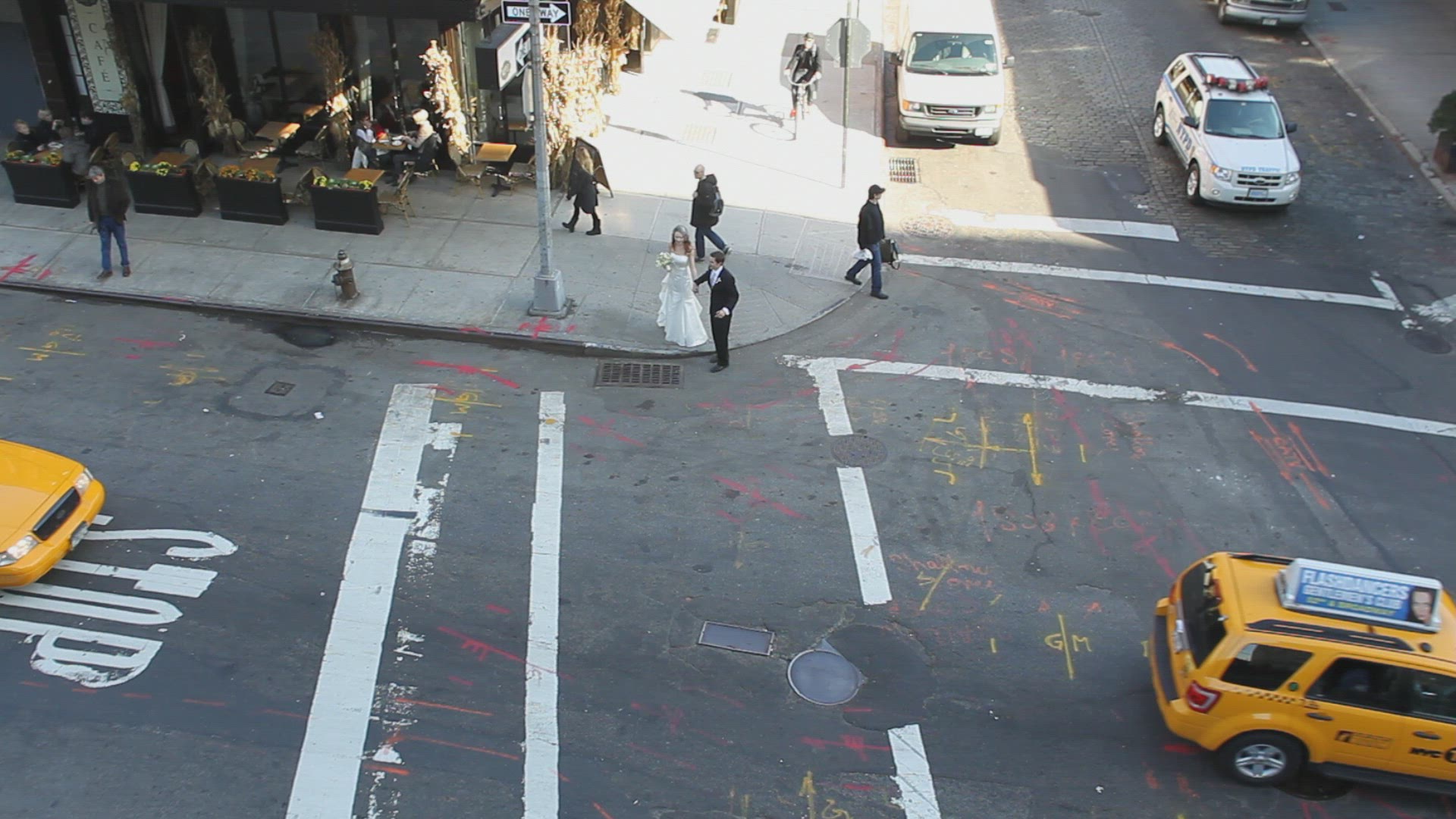 206096977 / Bridal Couple / Yellow Cab / New York City