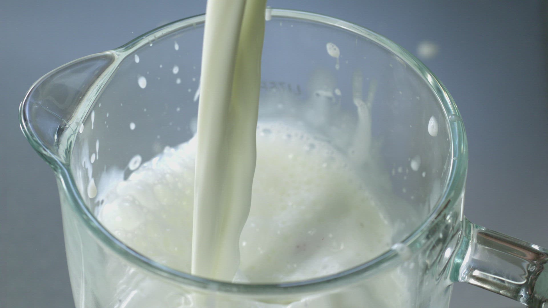 316385880 / Milk Shake / Preparing / High Speed