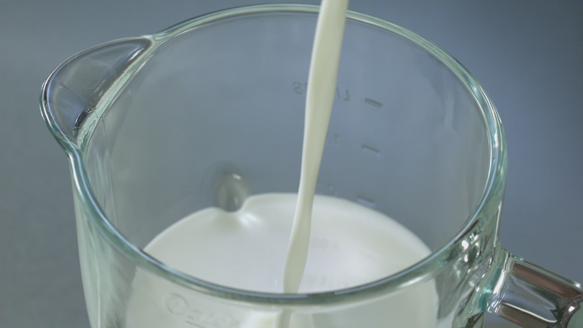 222302383 / Milk Shake / Preparing / High Speed