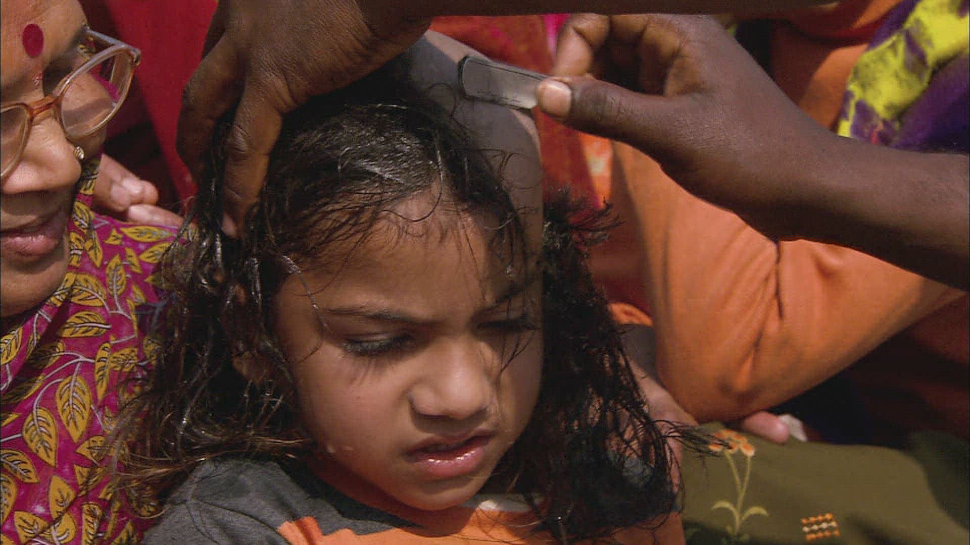 149069920 / Pilgrim / Ganges / India