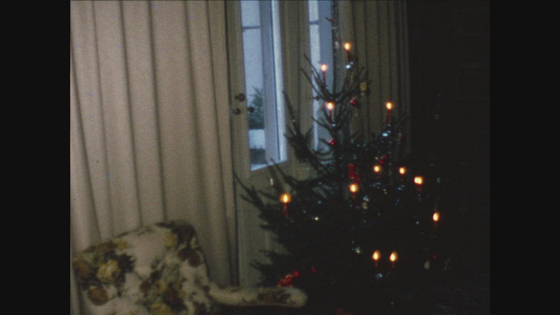 235245206 / Christmas / Gift Giving / Home Movies / 1970 - 1975