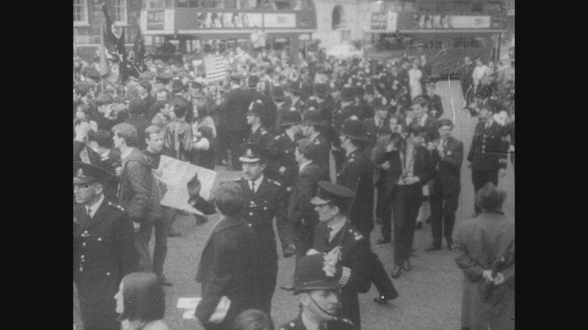 183380565 / Anti Vietnam Demonstration / London / 1960 - 1969