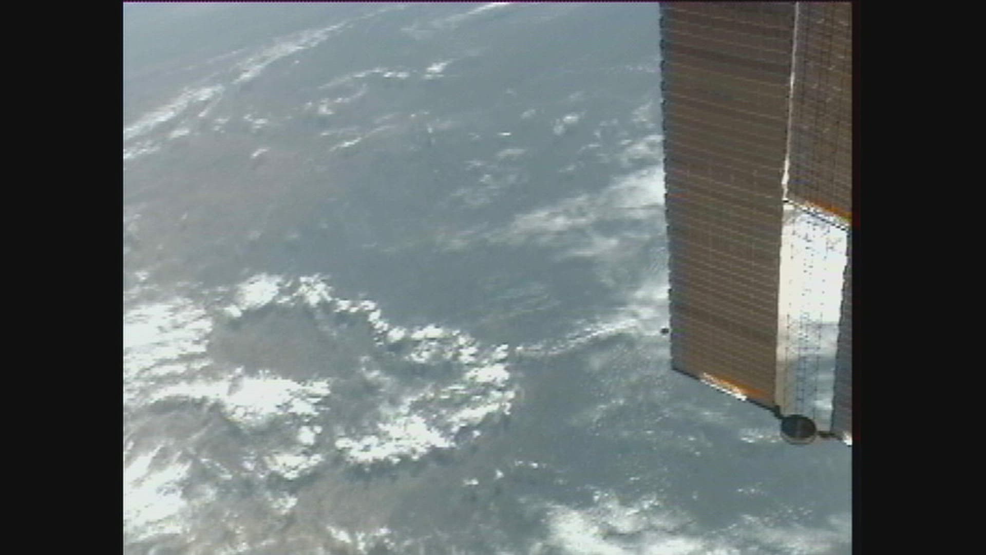 841822938 / ISS-Expedition 29 / Earth Orbit / Nov 2, 2011
