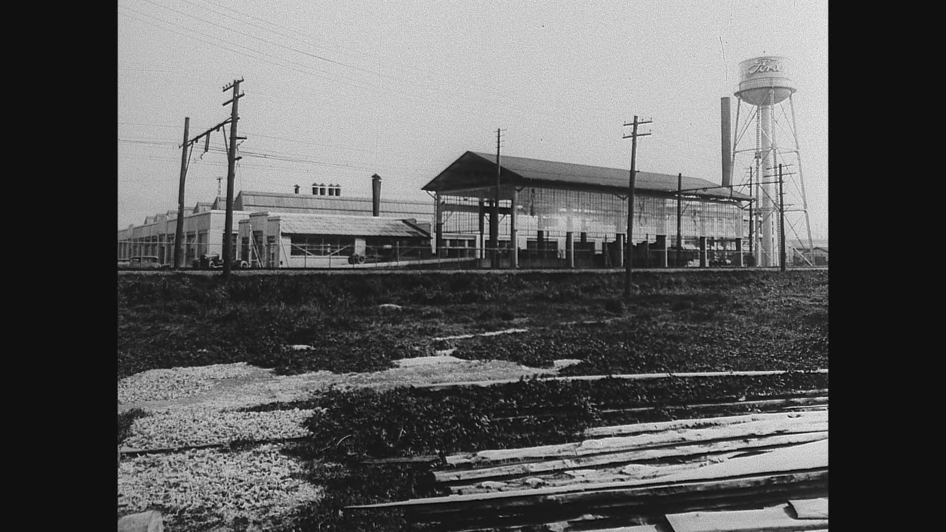 692406204 / Ford Plant / Yokohama / Japan / 1948