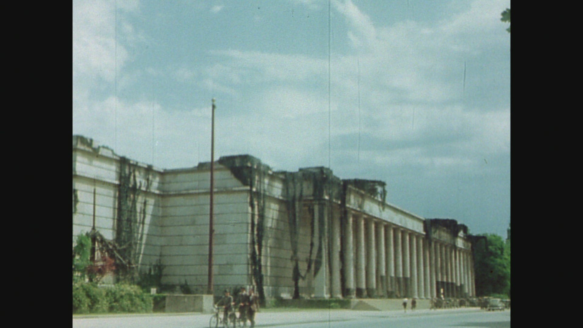 676433375 / Munich / End of War / Germany / 1945