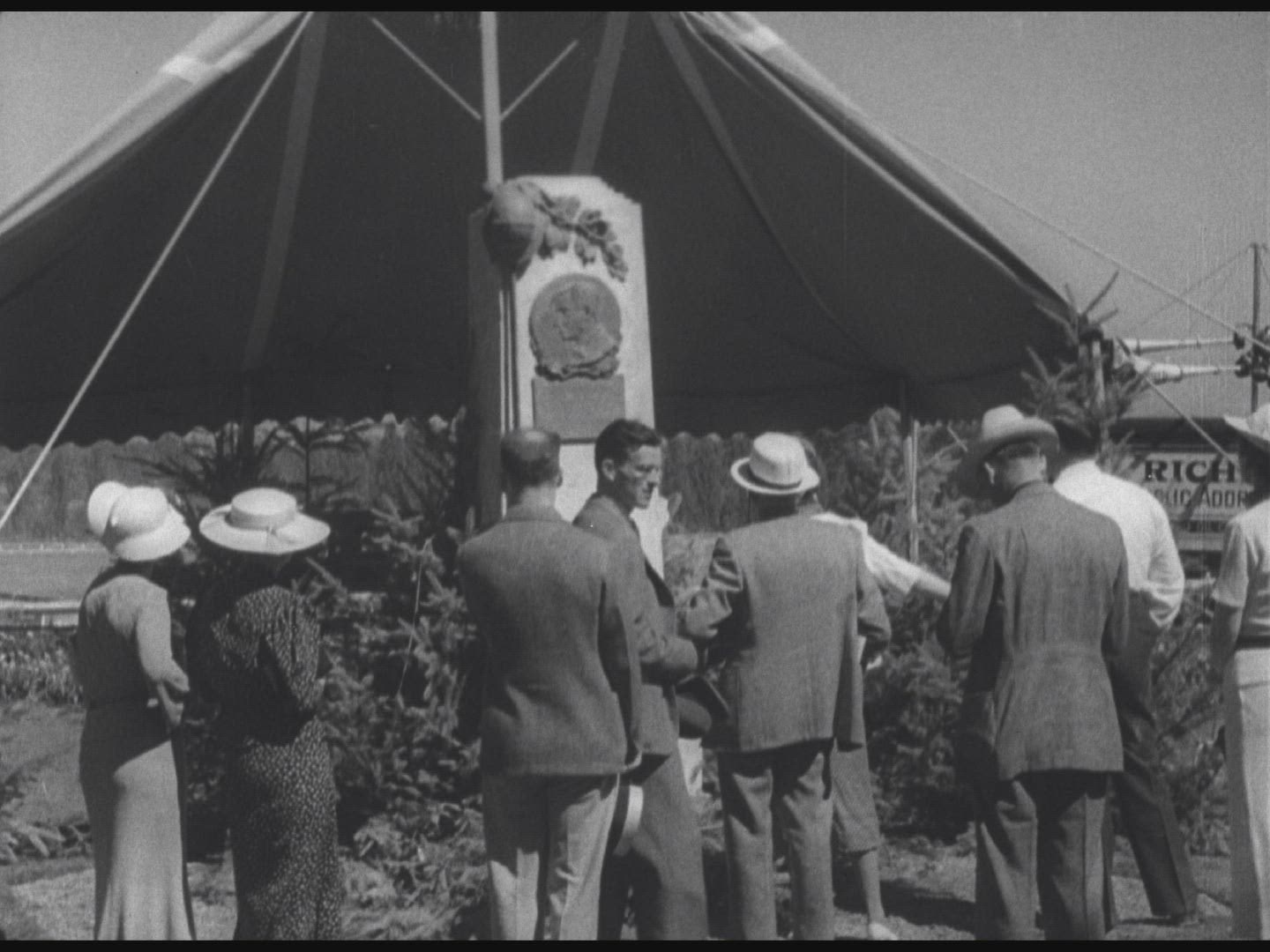 430707780 / Will Rogers / Monument / USA / 1936
