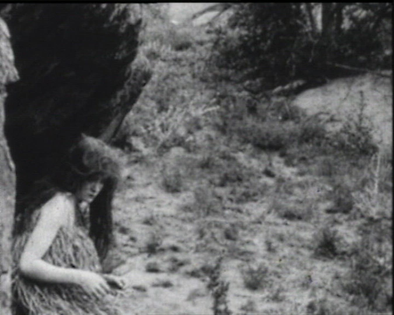 824228970 / Clip / 1940 - 1949