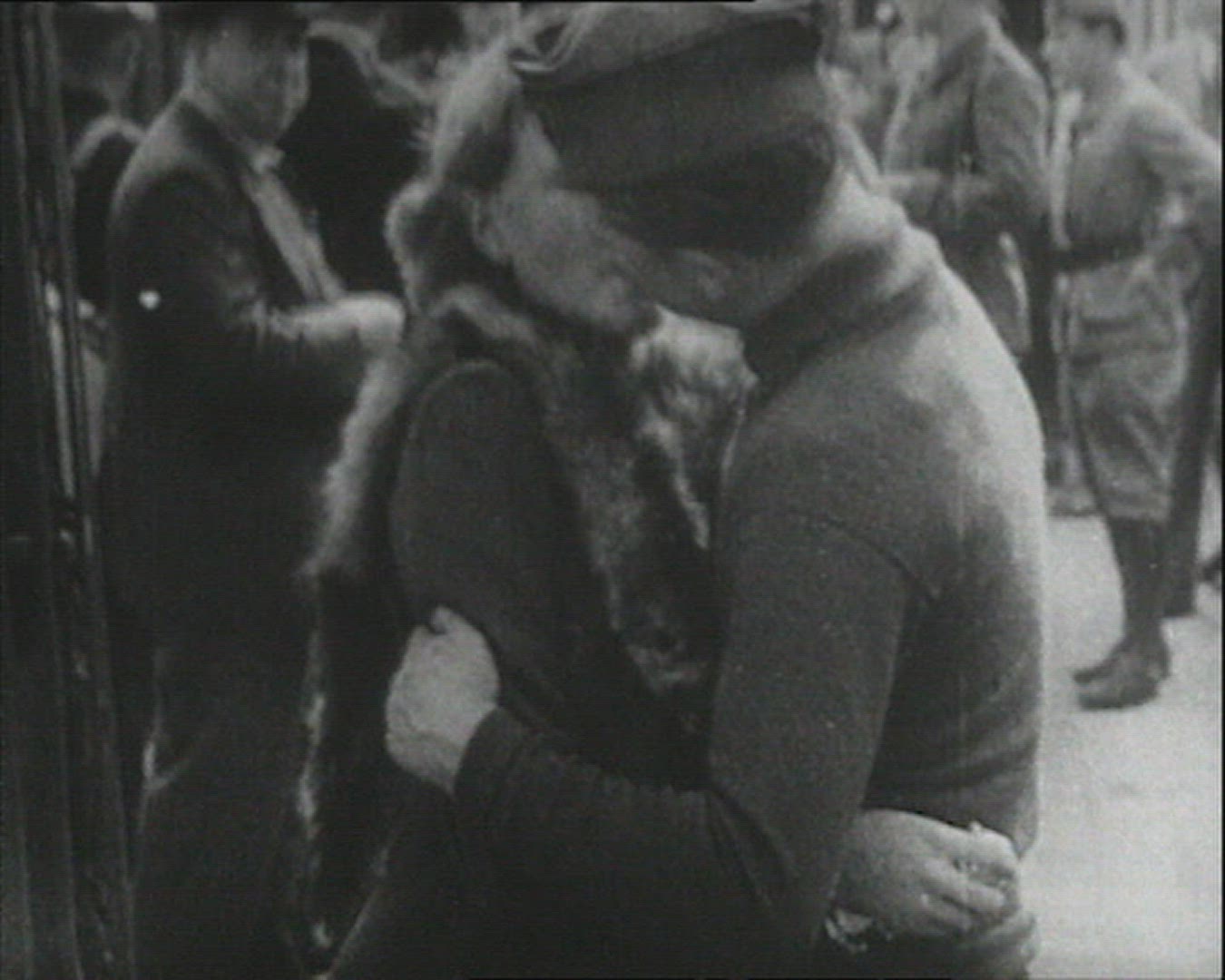 915295201 / Soldier / Saying Goodbye / Europe / 1930 - 1939