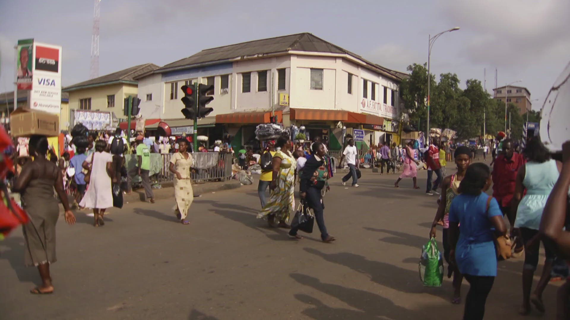 795189533 / Girl / Walking / Accra