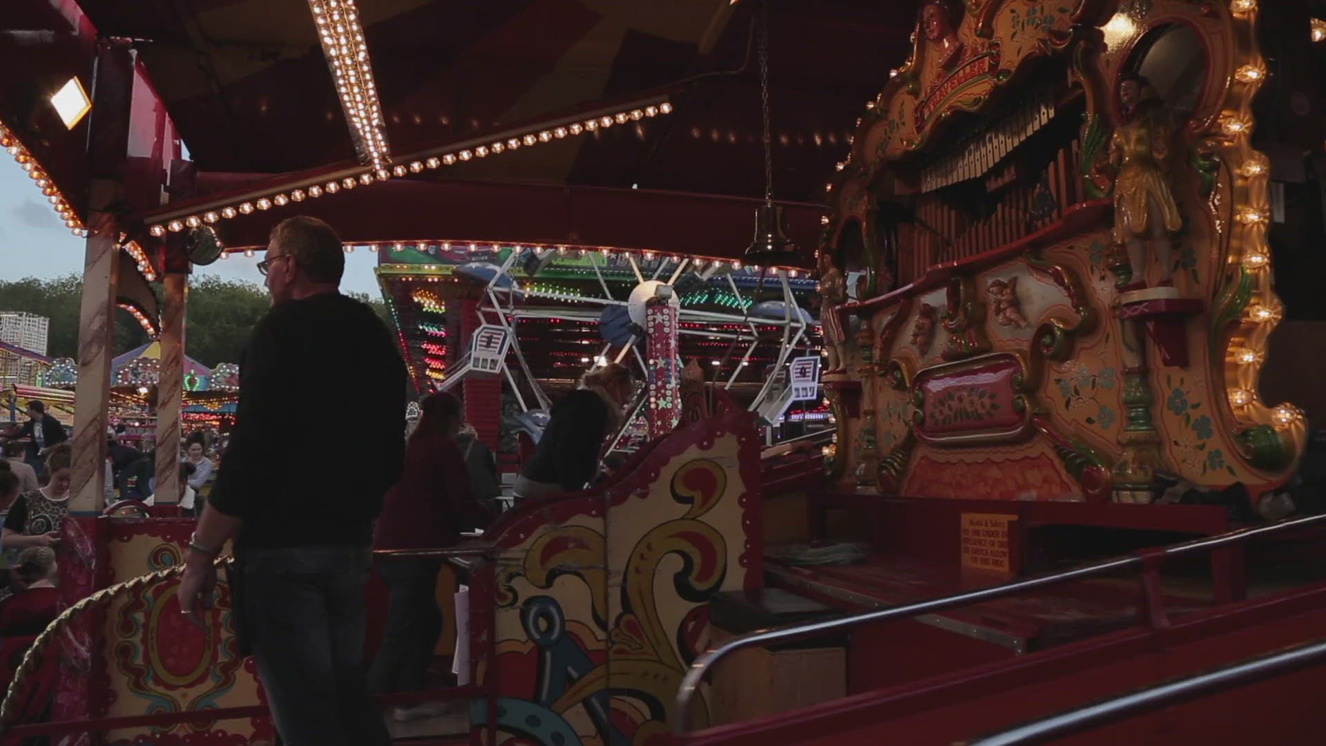 660105187 / People / Nottingham Goose Fair / Nottingham