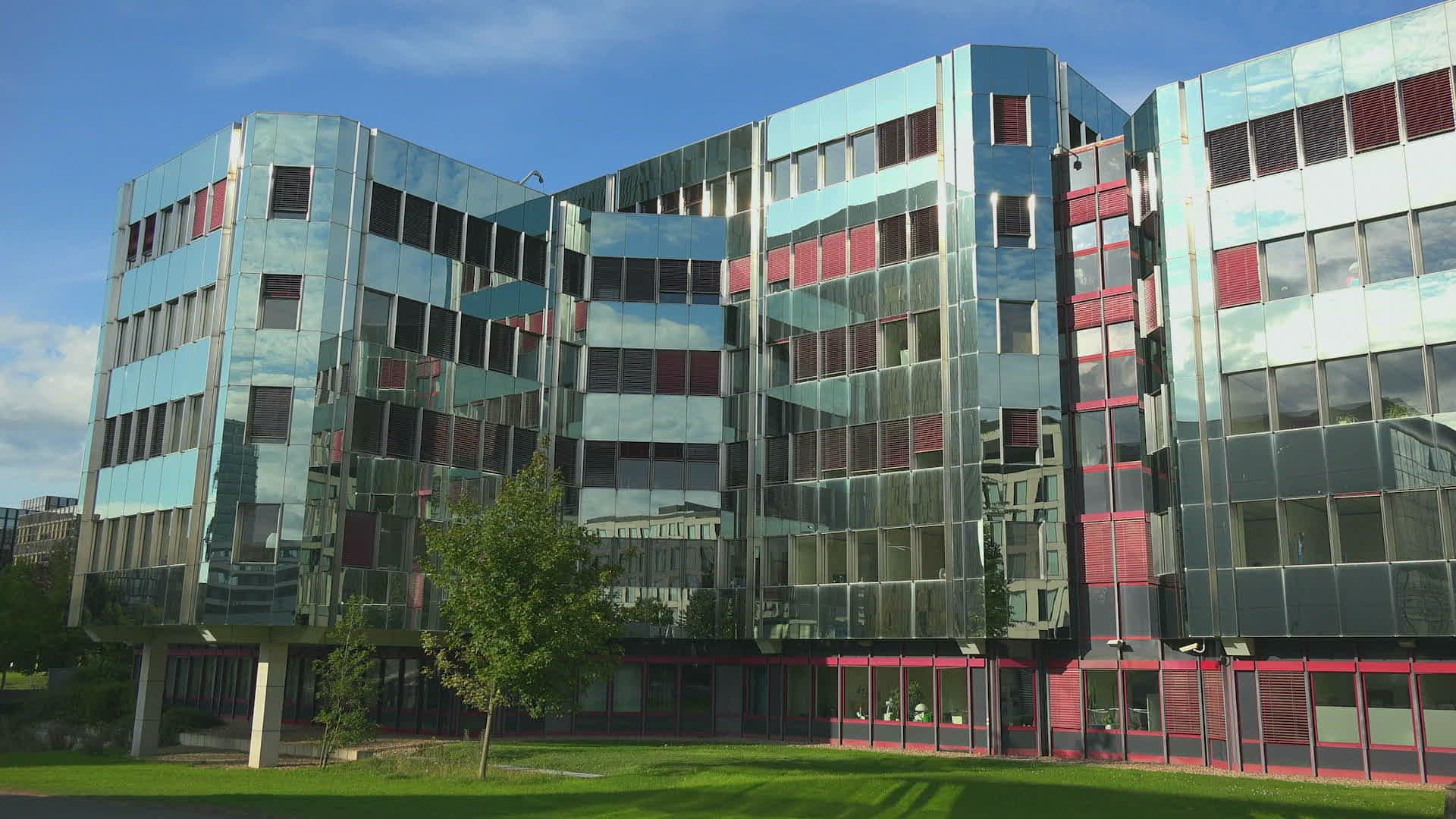 338675853 / Parliament / Political Institution / Kirchberg