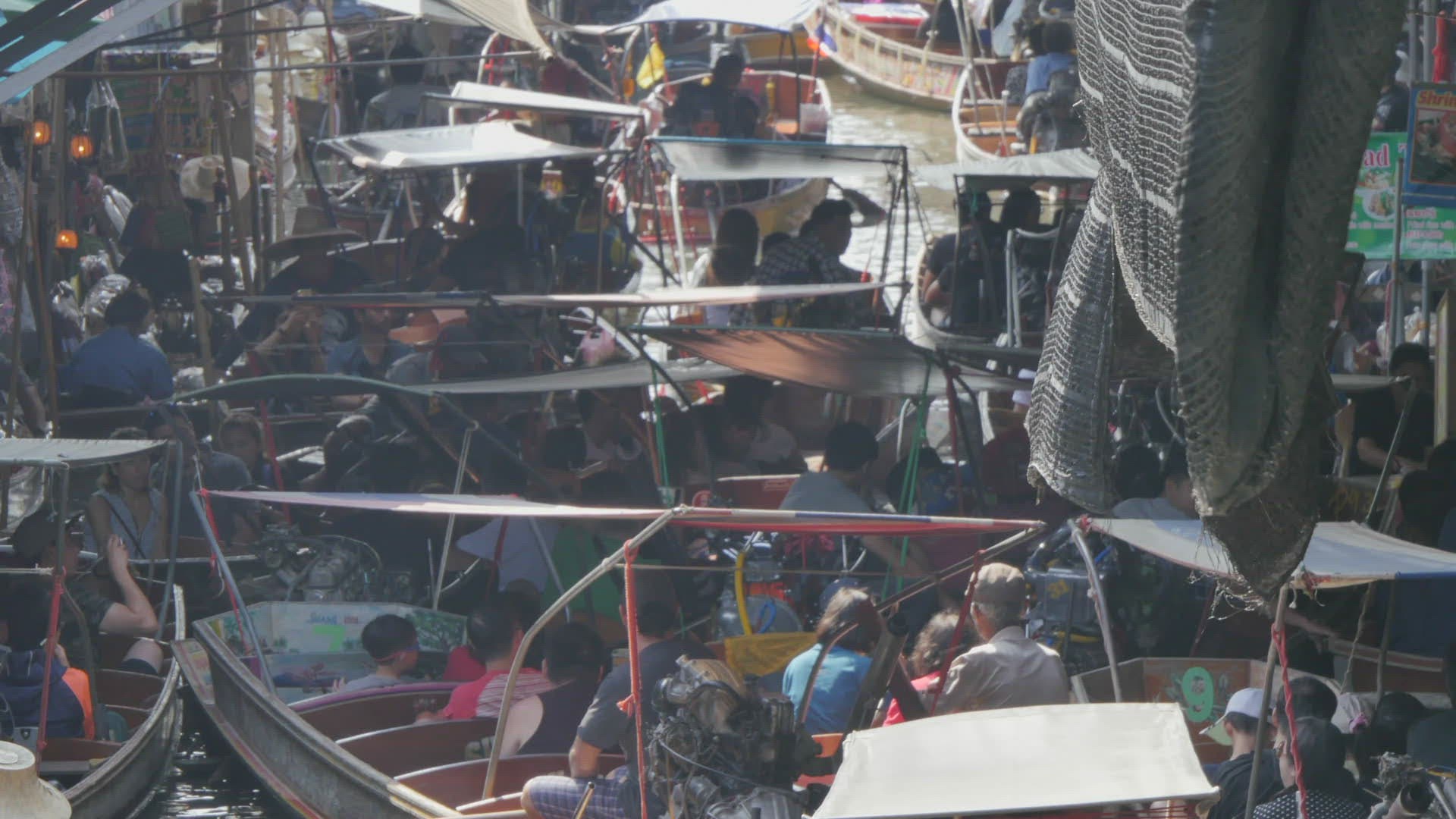 548355502 / Thai / Floating on Water / Bangkok
