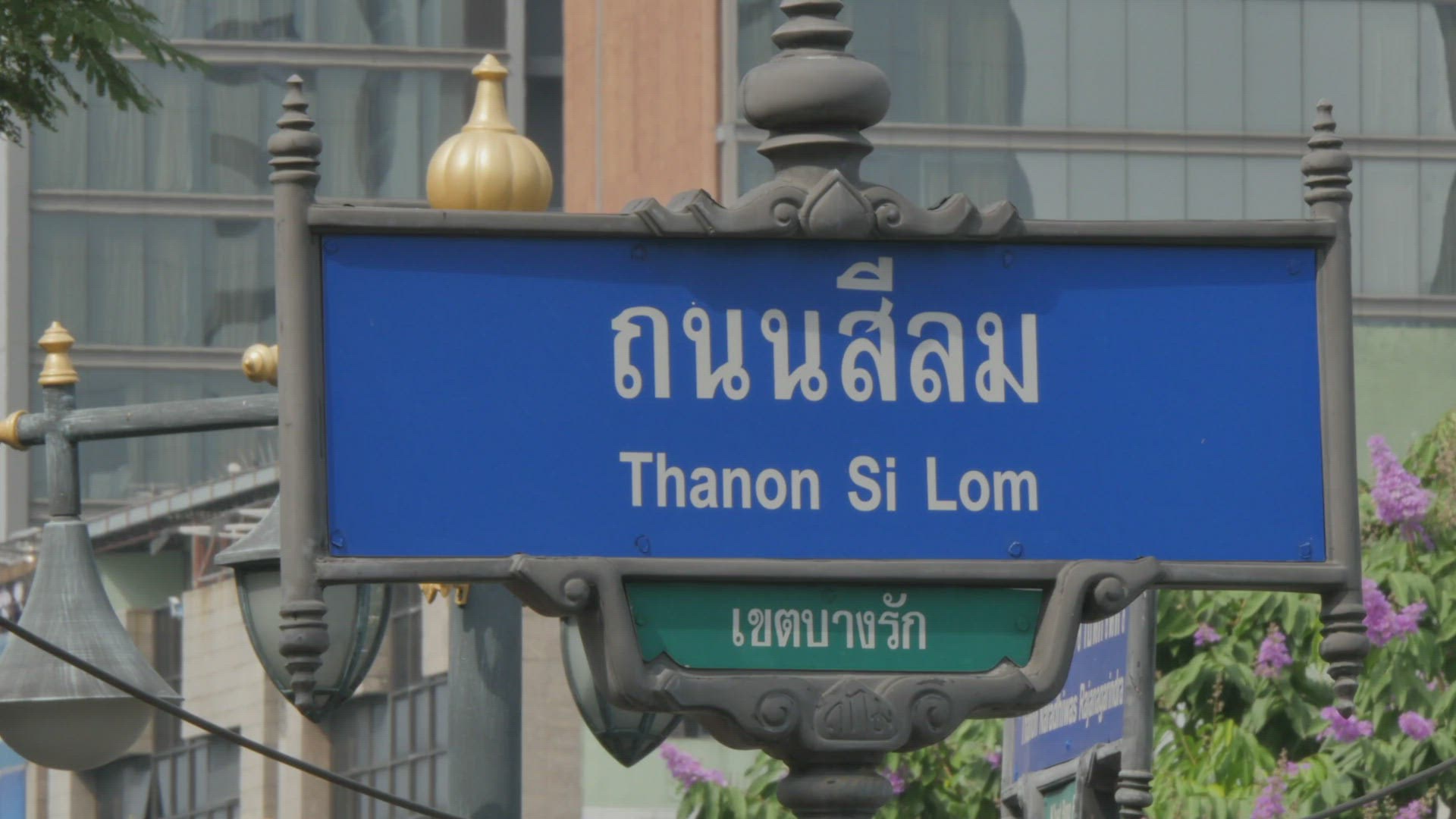 471077668 / Thai / Bilingual / Bangkok