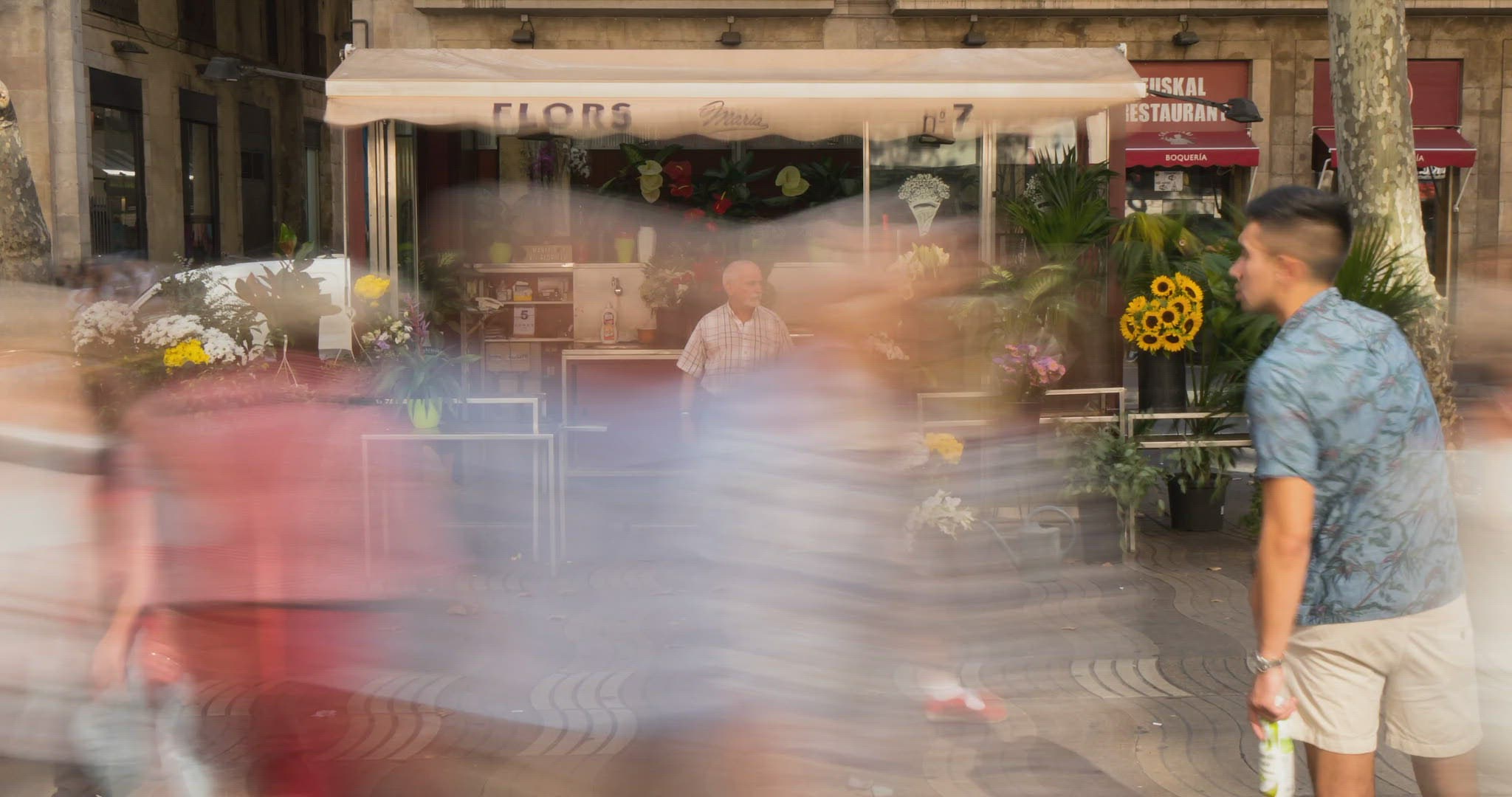 454771608 / People / Florist / Barcelona