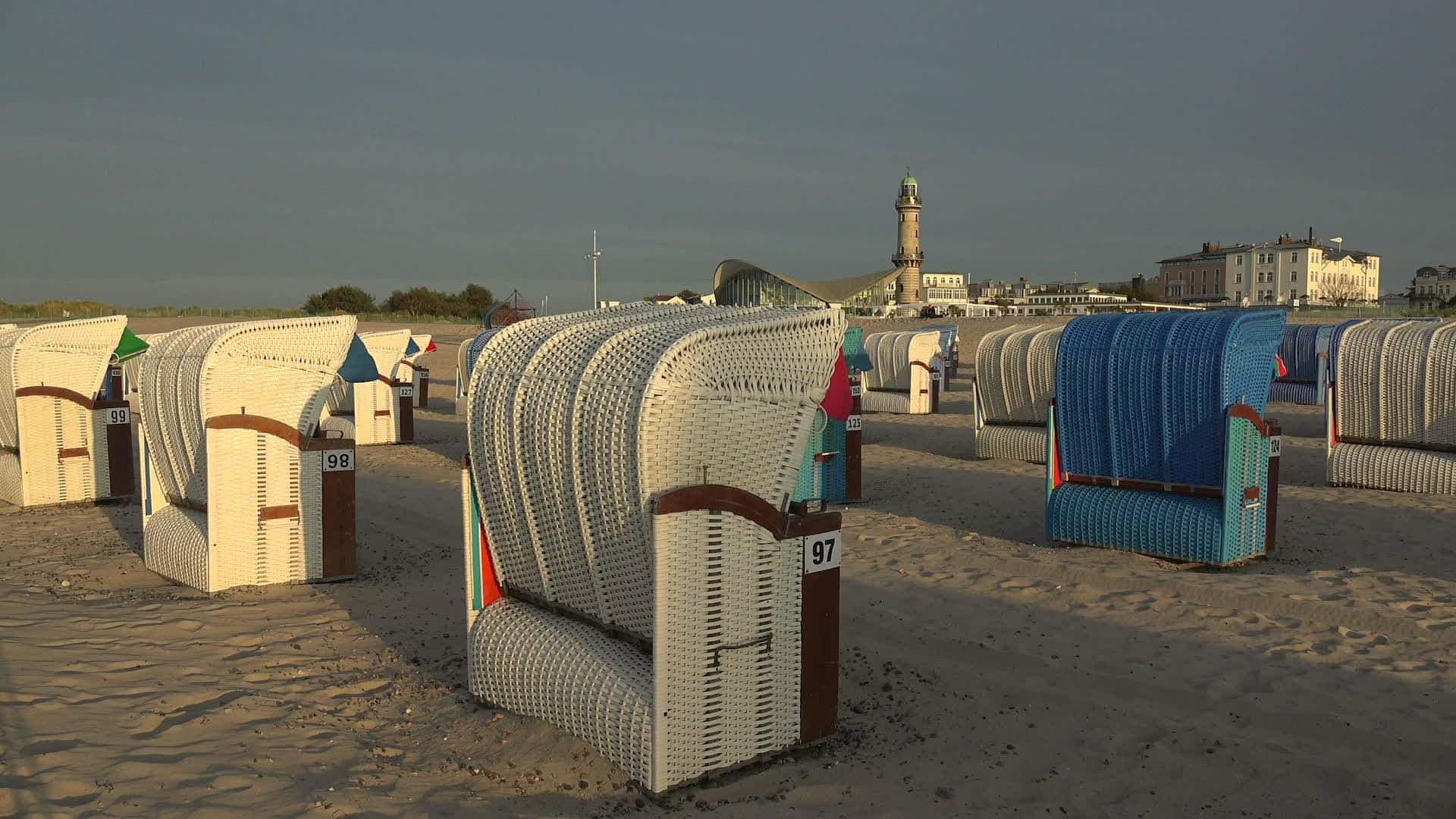 825067669 / Leading / Tradition / Warnemünde