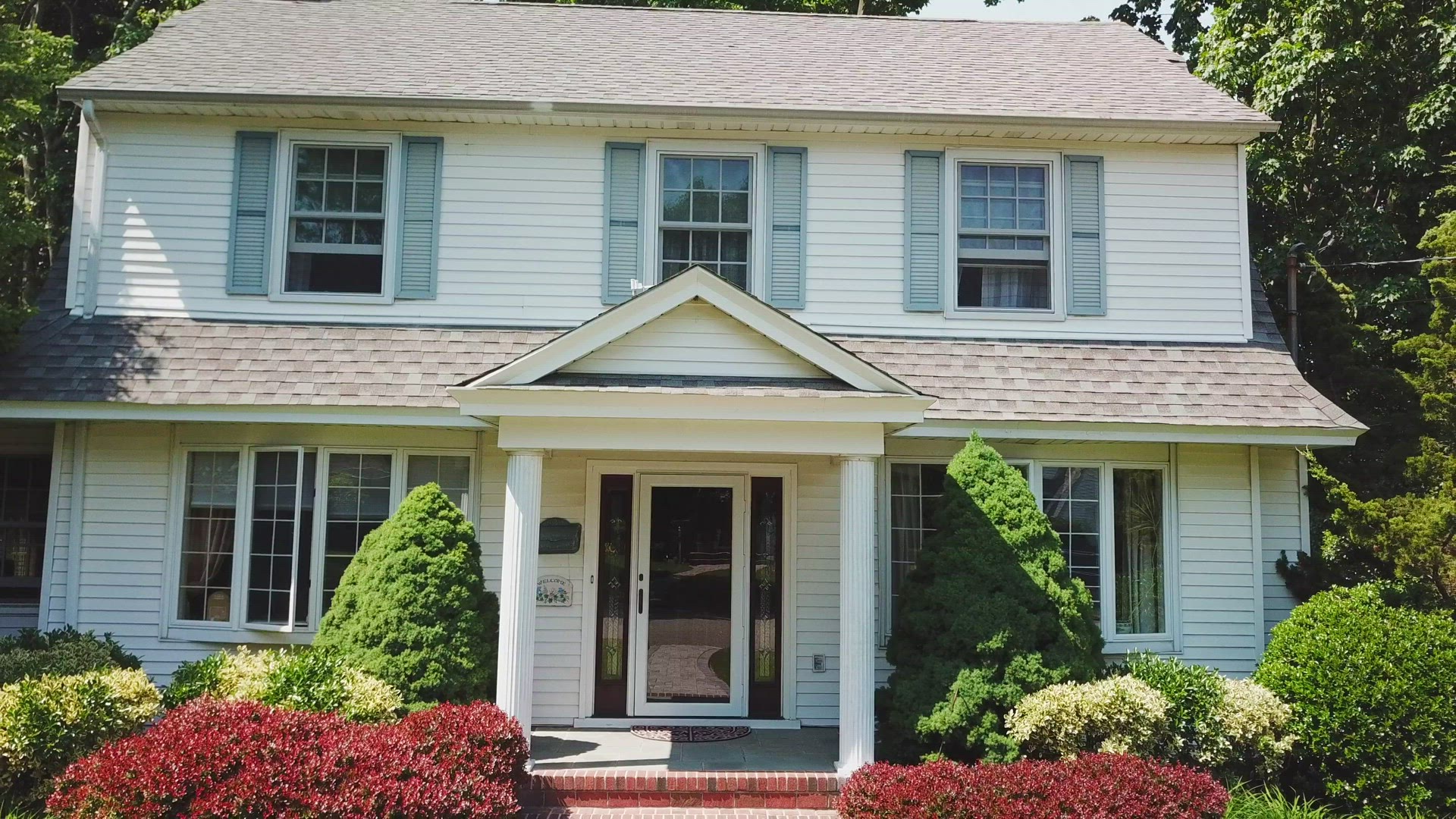 Beautiful Pull Away Shot of a Suburban Home in Long Island