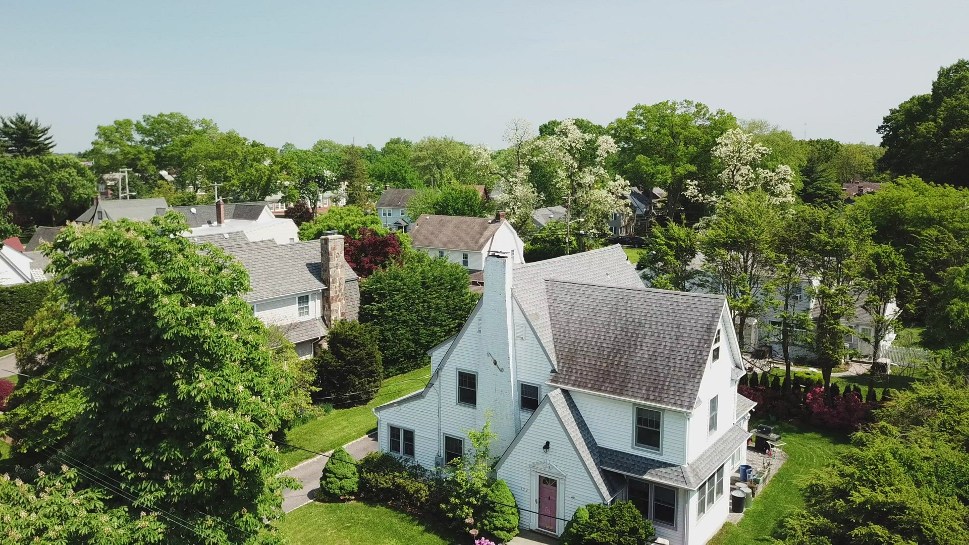Beautiful Jib Shot of a Suburban Home in Long Island