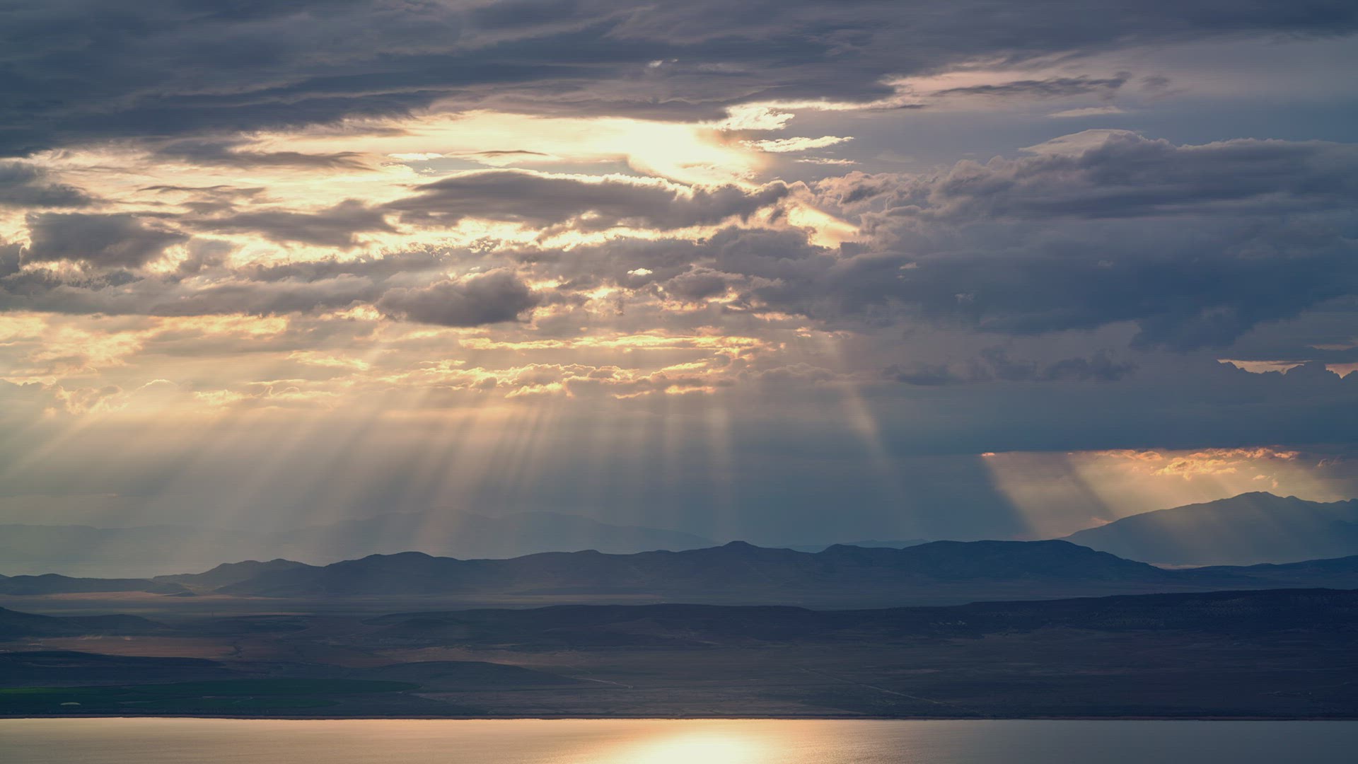 Sun rays shining through the clouds during timelapse in Utah