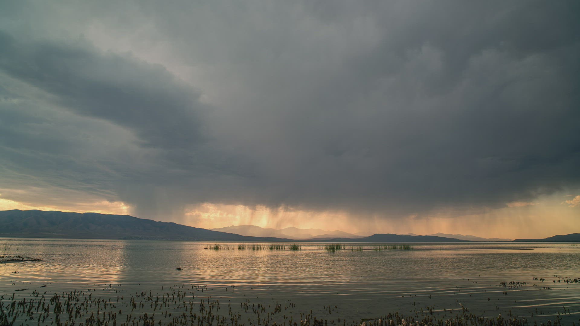 Summer storm moving in over Utah Lake in time-lapse