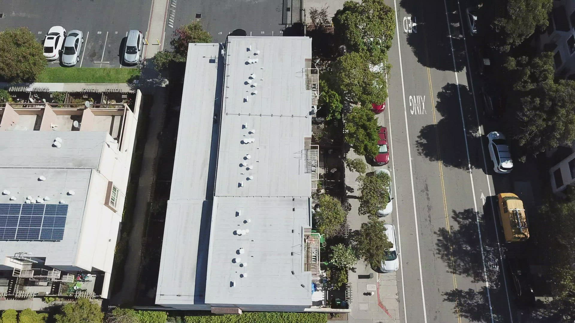 San Francisco City shot to City Hall 4k aerial