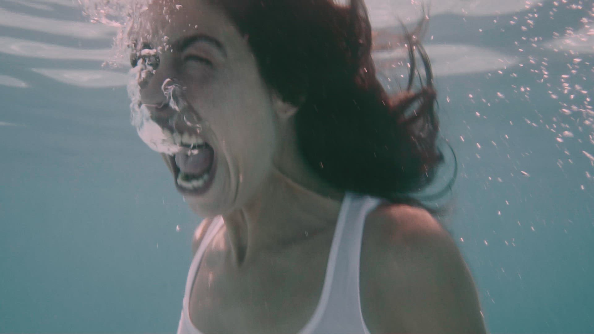 Woman screams underwater